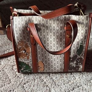 Elegant Brown and Cream Women's Fossil Handbag
